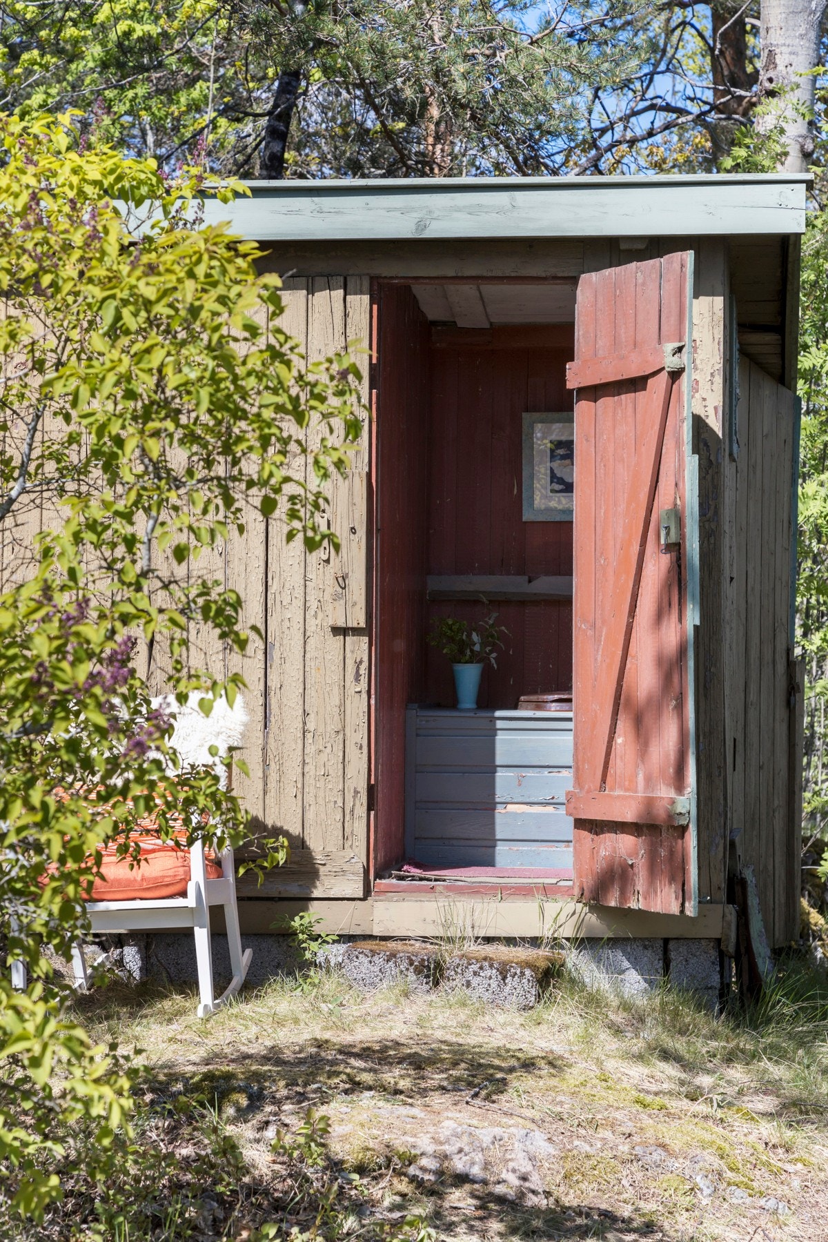 Utedoen ligger i uthuset. Galleribilde