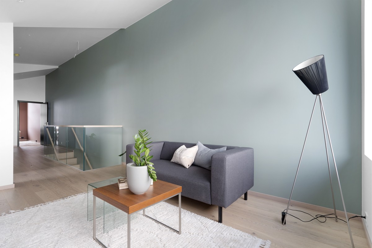 I 2. etasje er en praktisk loftstue - denne kan innredes som tv-stue, kontor eller med ekstra soveplass