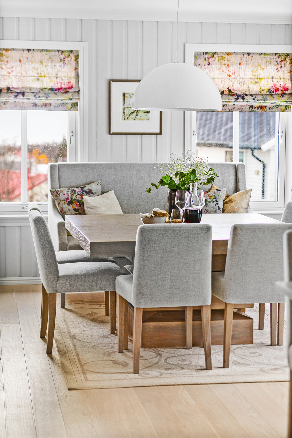 Stor spisestue gir gode muligheter for å invitere venner og familie til hygge og gode måltider