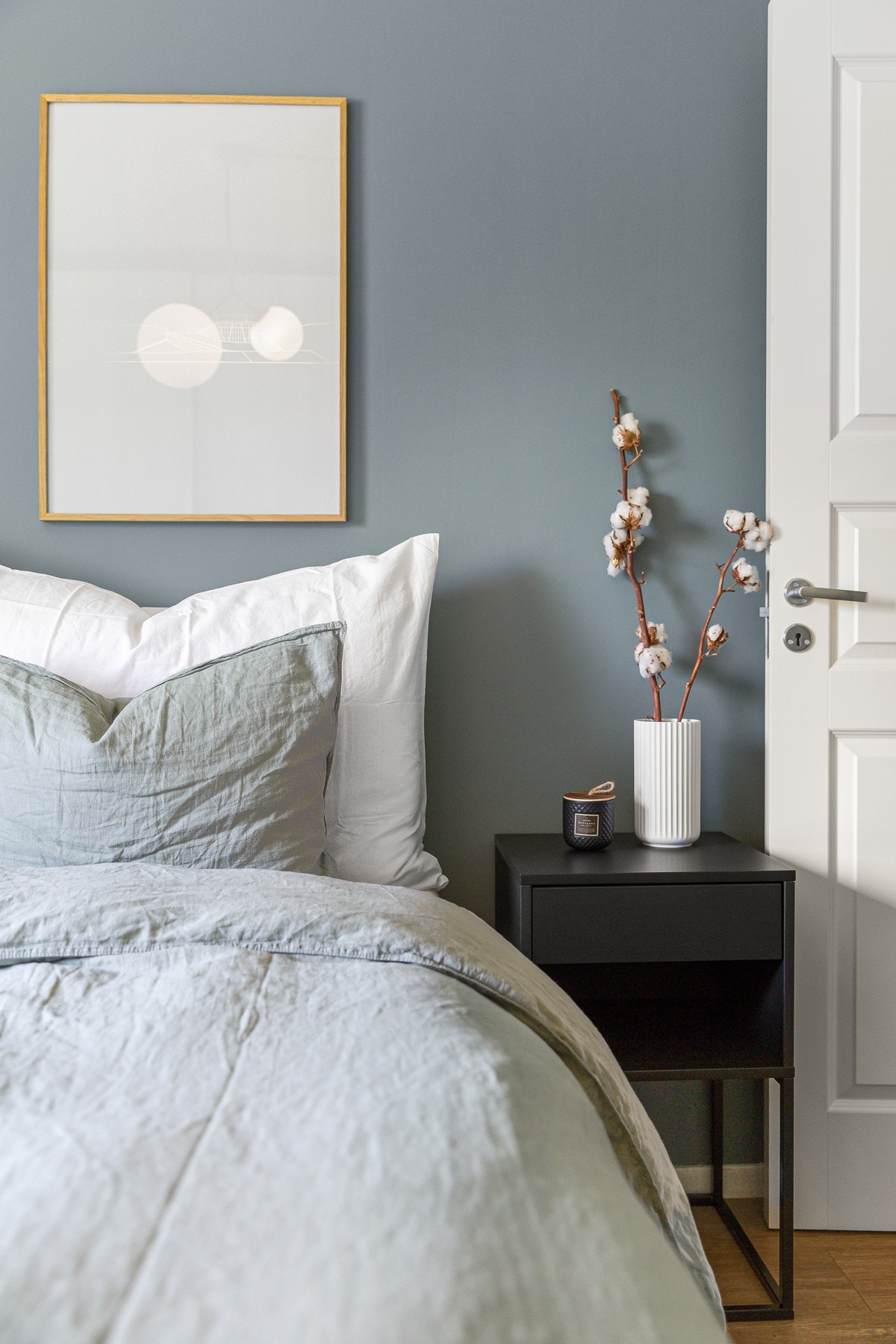 Boligens overflater er pusset opp i ny tid. Det hele er gjennomført tiltalende, så det er bare å flytte rett inn! Galleribilde