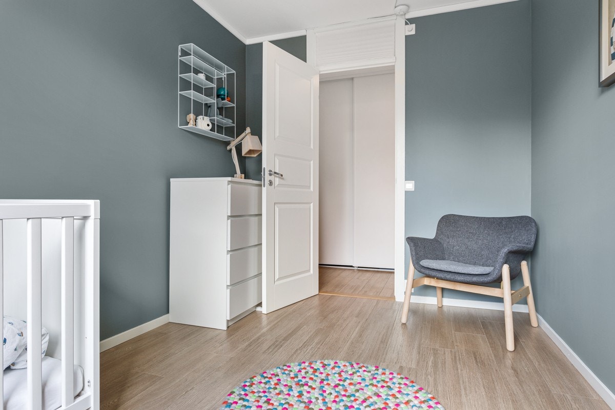 Kollektivtilbudet i området består av buss og T-bane, og det er ca. 6-7 min gange til nærmeste holdeplass. Galleribilde