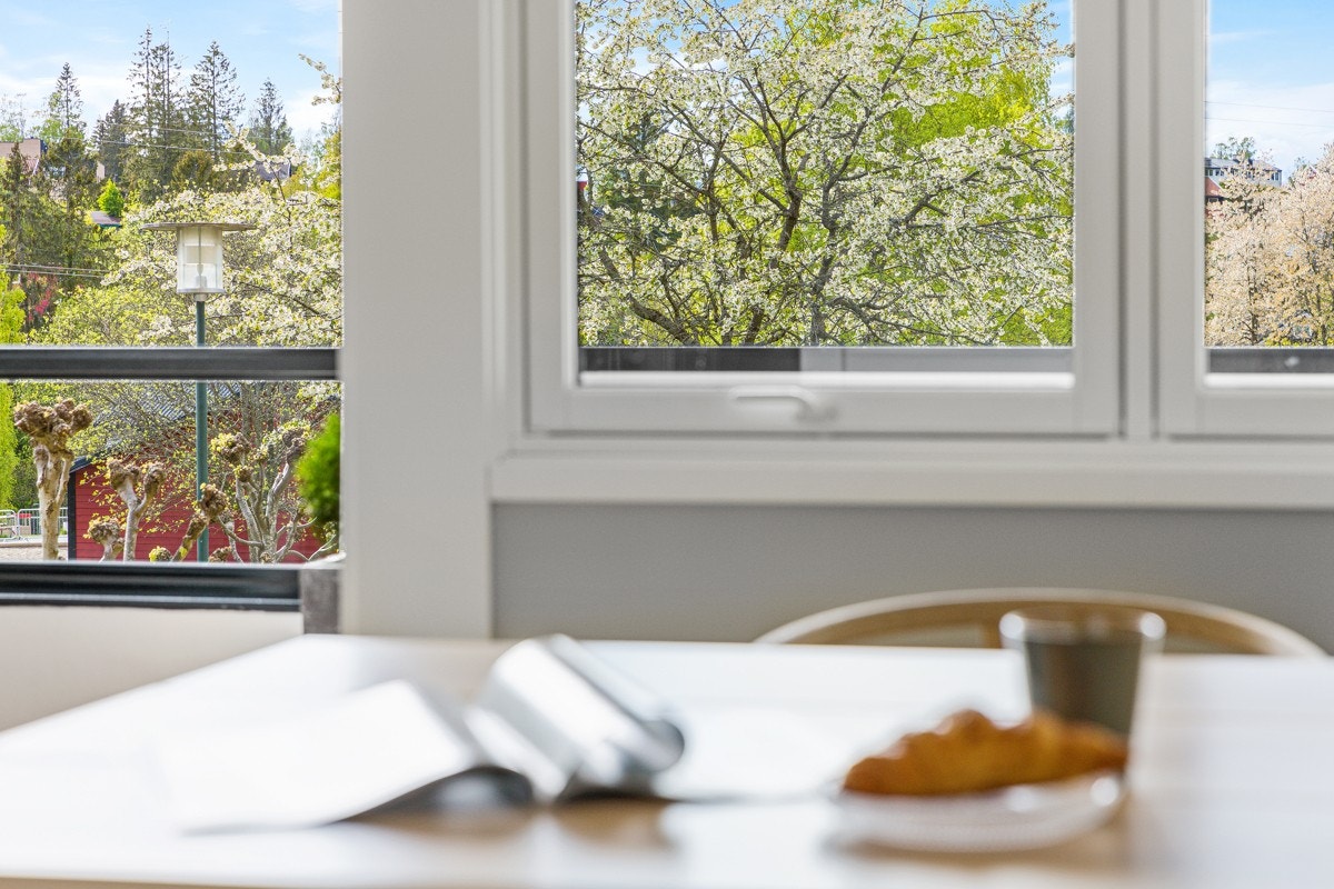 Med kort vei fra kjøkkenet til balkongen, kan alt fra morgenkaffen til større måltider enkelt medbringes ut. Galleribilde