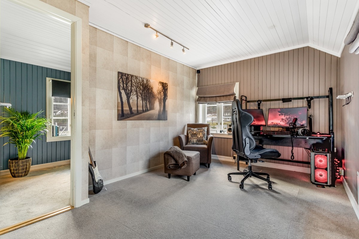 Som et godt supplement til stuen har boligen også en hyggelig loftstue. Galleribilde