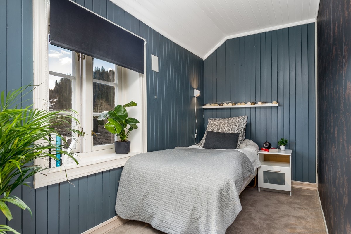 Vegger og tak er malt i senere år og to av soverommene fikk heldekkende teppe i 2017. Galleribilde