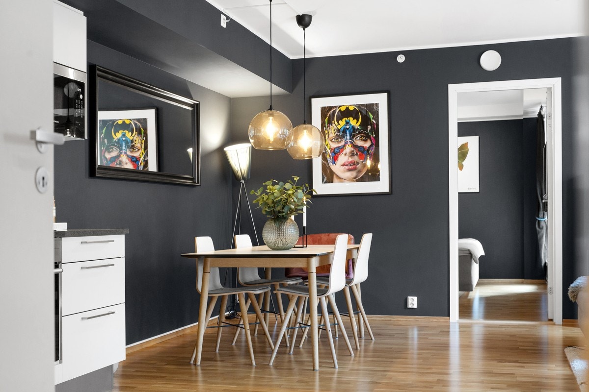 kvaliteter som balansert ventilasjon, rør-i-rør og automatsikringer i boligen. Galleribilde