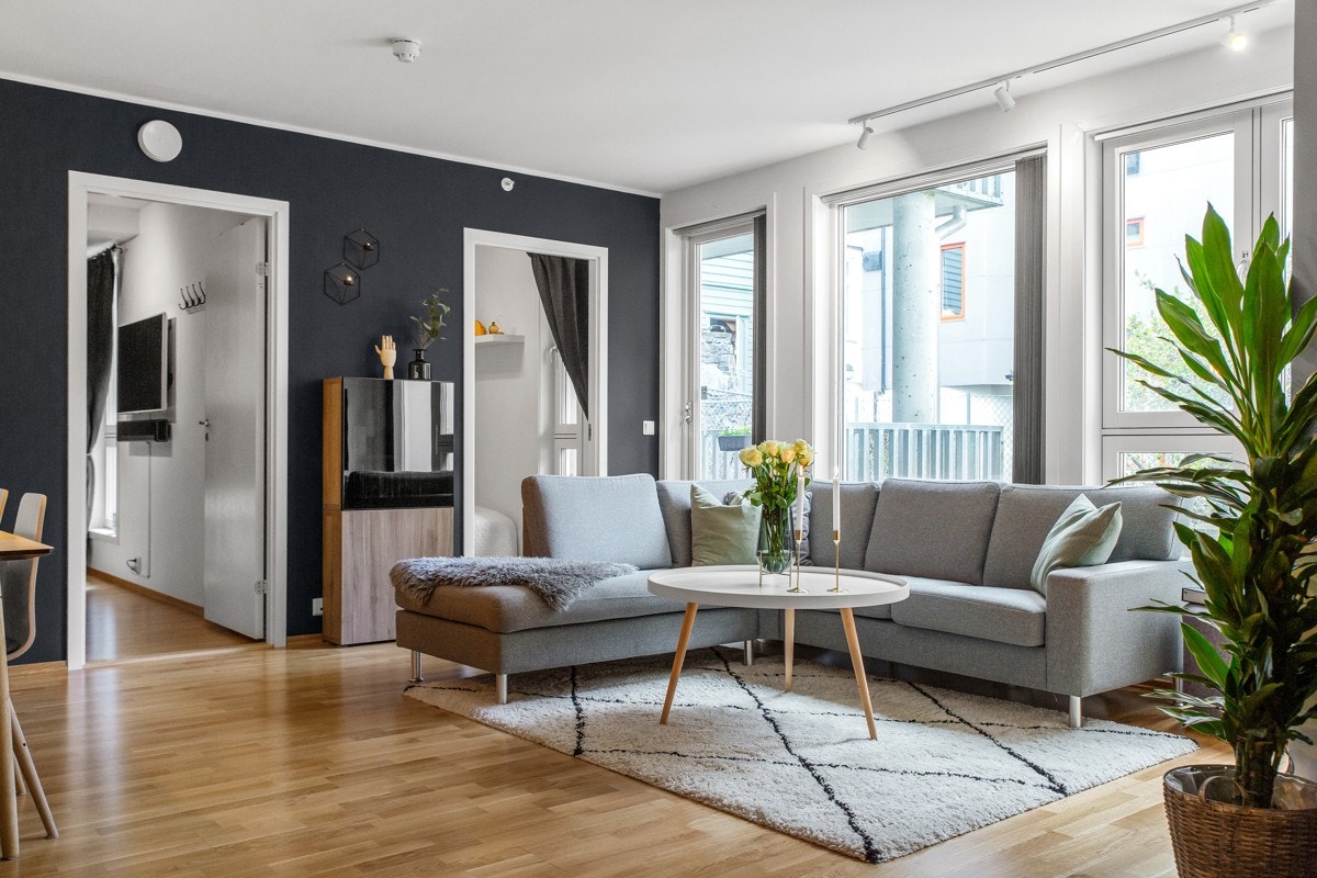 Godt med lagringsplass i boligen i bla. innvendig bod, samt i ekstern bod Galleribilde