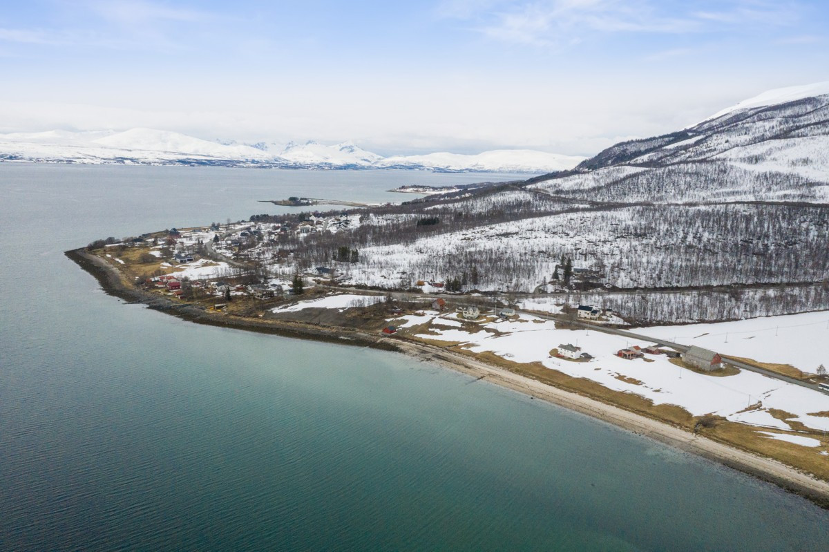 Boligen ligger i et rolig og barnevennlig område på Erikjord