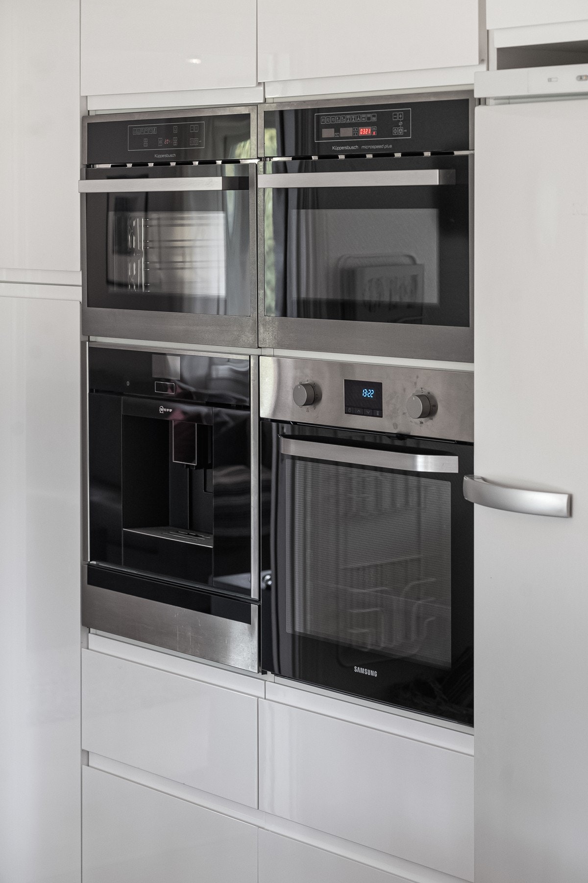 Integrert kaffemaskin, mikro, steamer og varmeskuff. Galleribilde