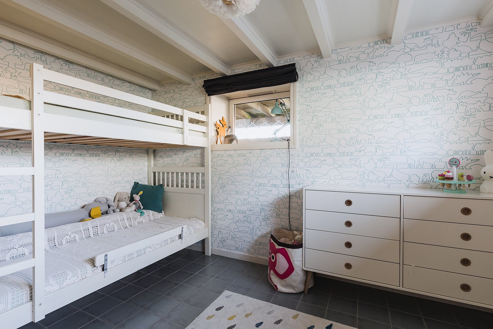 Soverom 3 på ca 11 m² som også har 3 vindu. Galleribilde