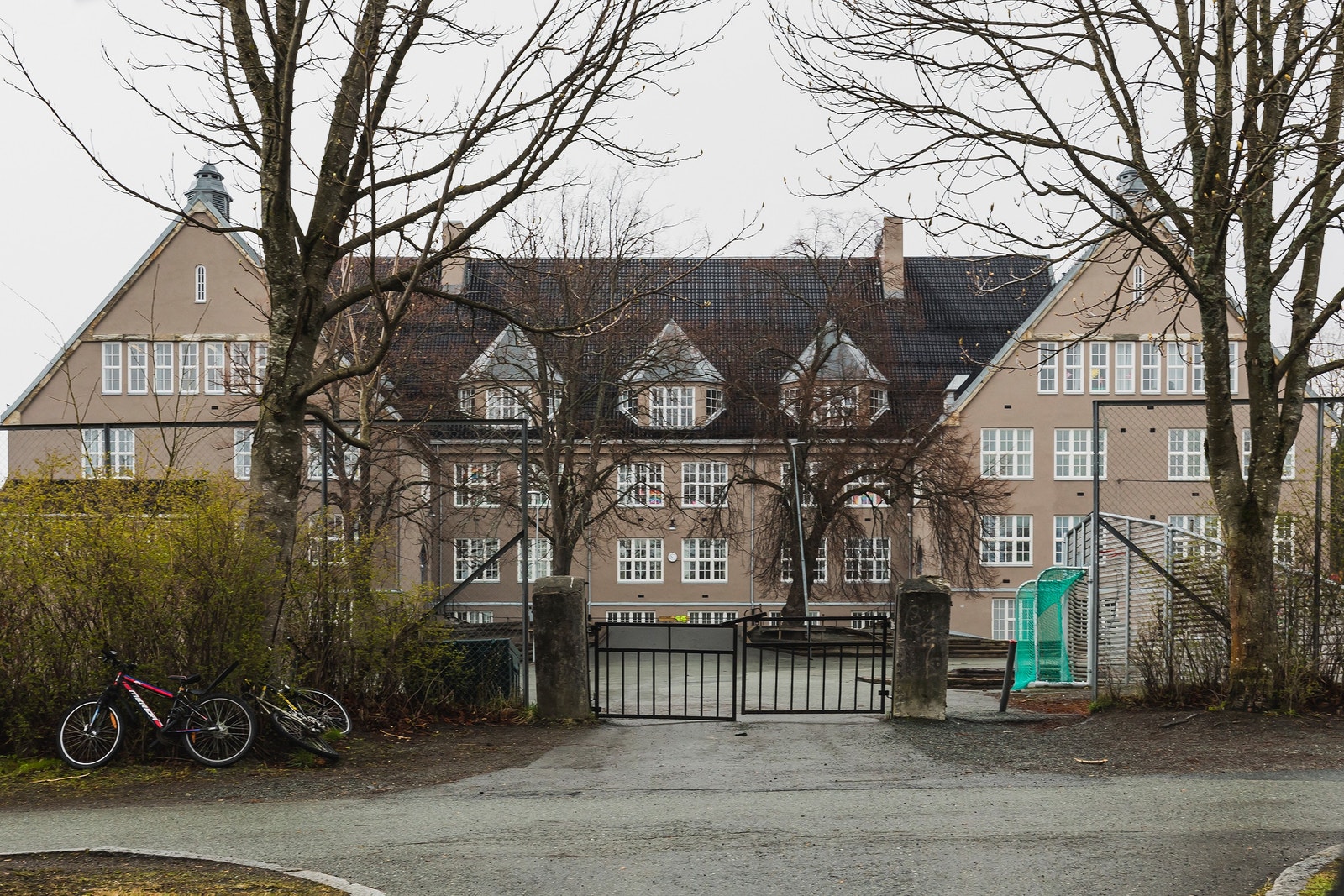 Boligen sogner til Singsaker barneskole og Rosenborg ungdomsskole. Galleribilde