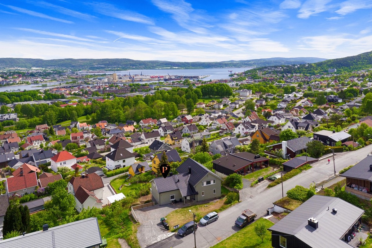 Lekker, oppgradert 4 roms selveierleilighet med formidabel utsikt! Galleribilde