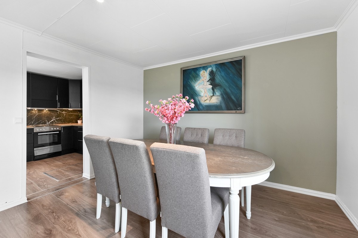 Spisestuen er et hyggelig samlingspunkt til både hverdag og fest. Galleribilde