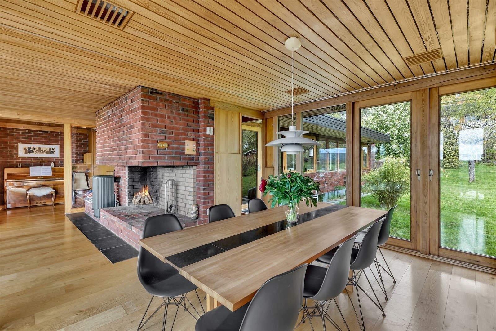 Nærkontakt med hagen fra spisestuen Galleribilde