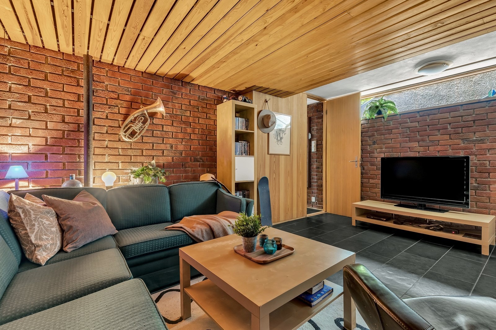 Kjellerstue med mulighet for peis Galleribilde