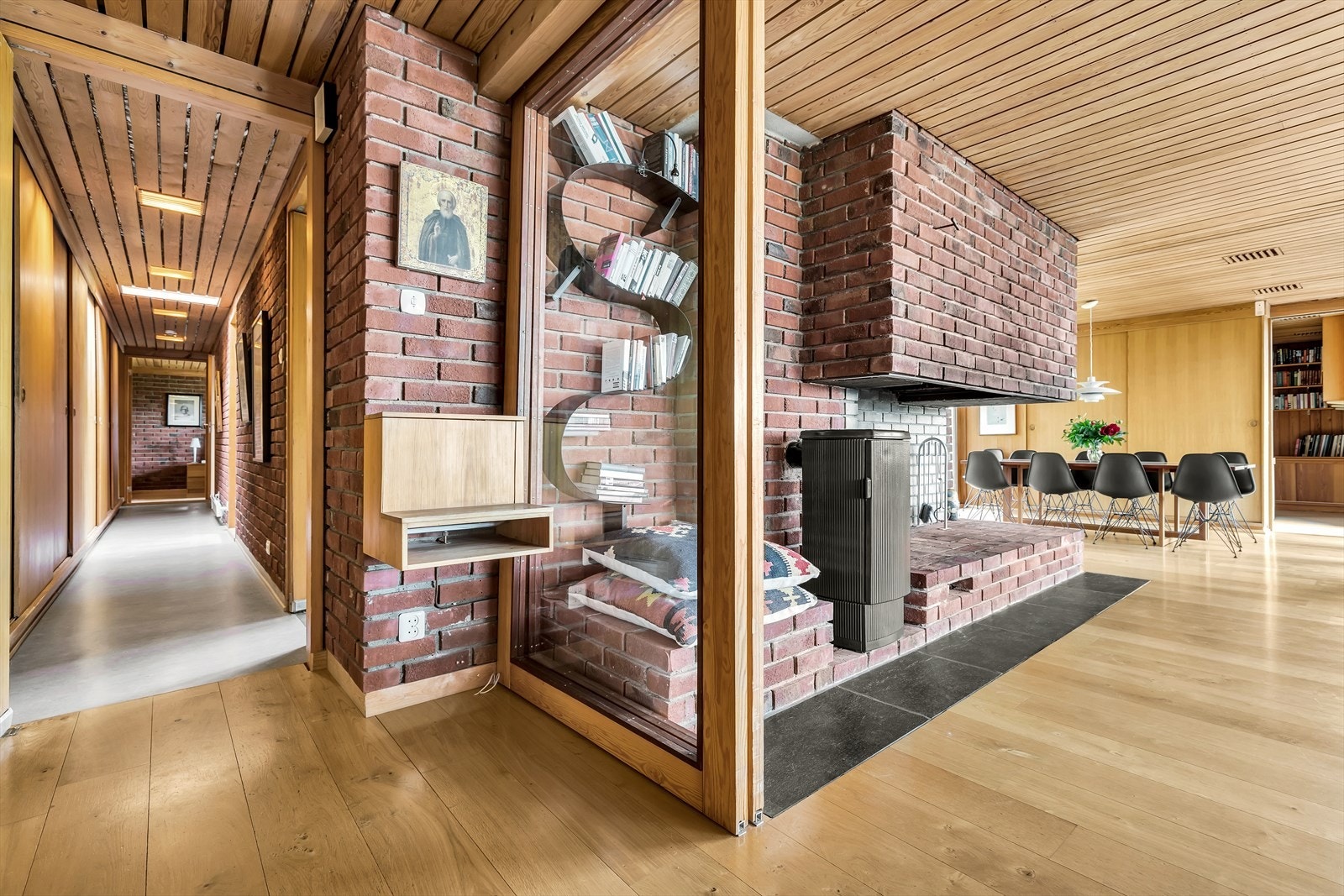 Sovereomsgangen med 9 meter skap på venstre side Galleribilde