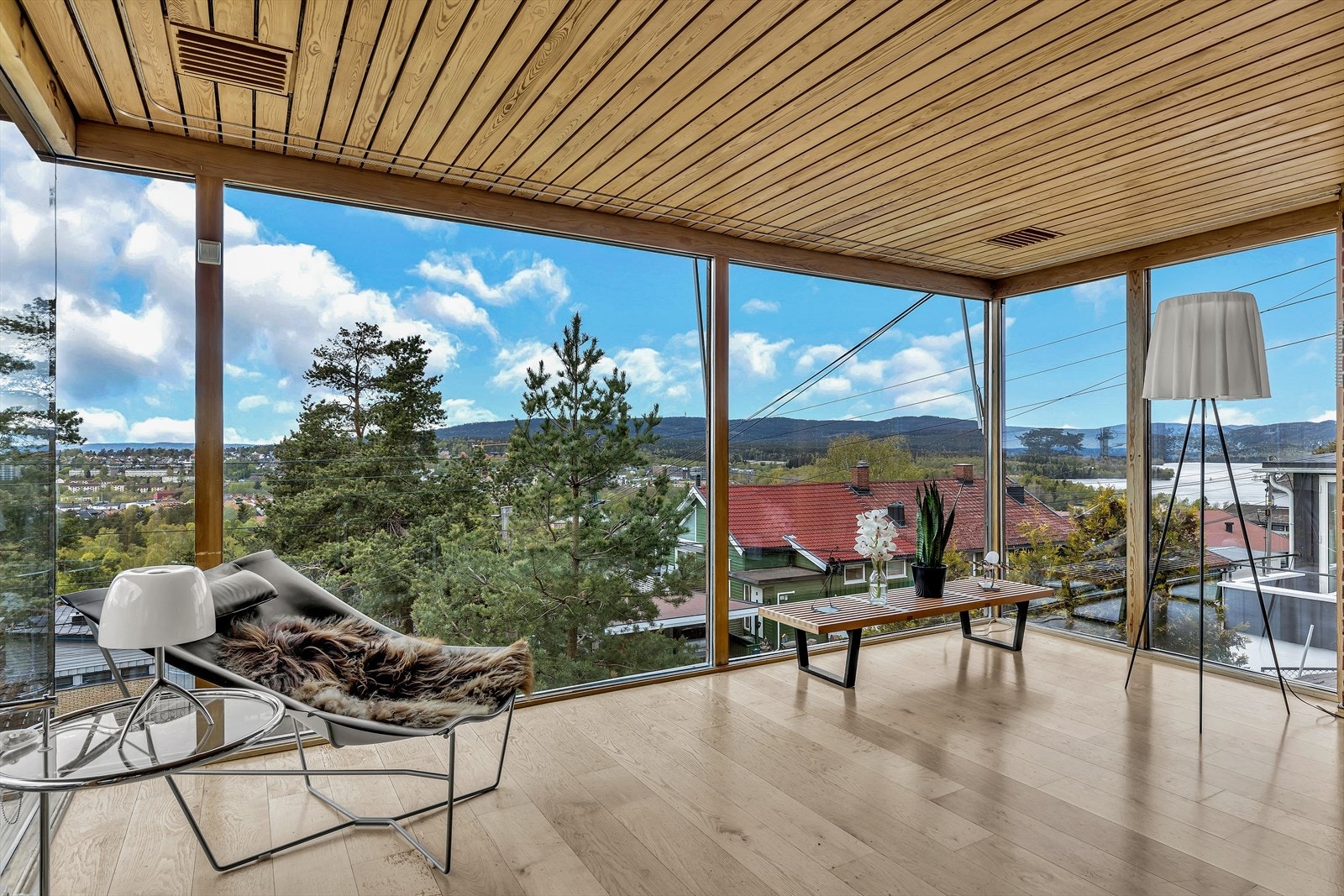 Utsikt mot Holmenkollen, Tryvann og Maridalsvannet Galleribilde