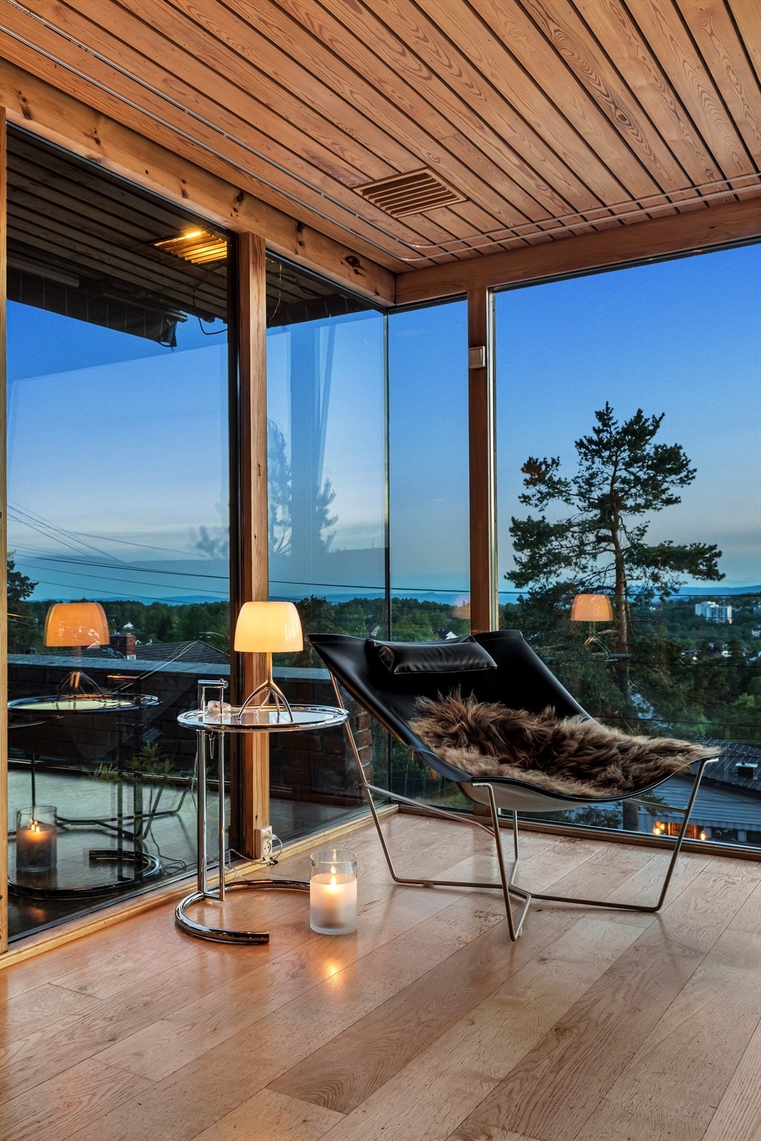 Glass mot glass i hjørnet Galleribilde