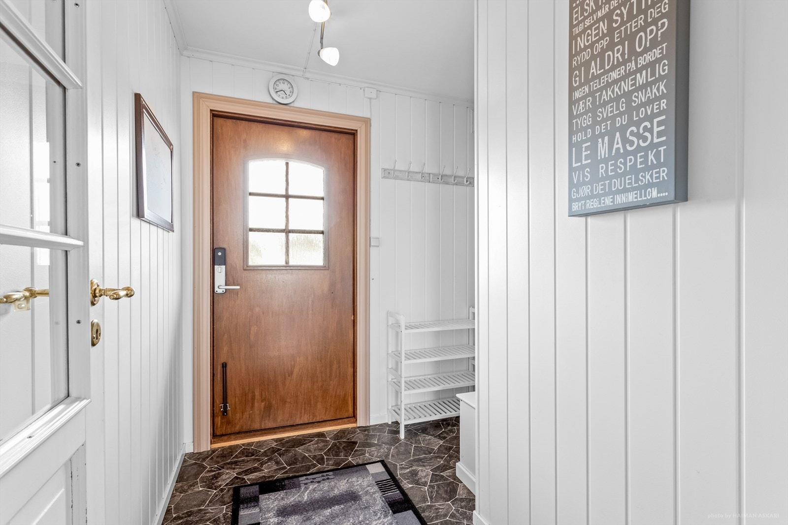 Gang med god garderobeplass. Galleribilde