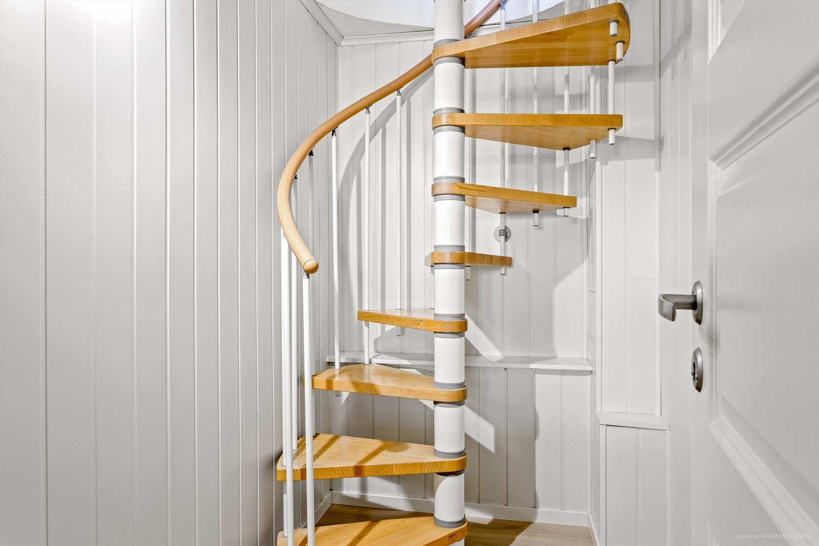 Vindeltrapp ned til u.etg. Galleribilde