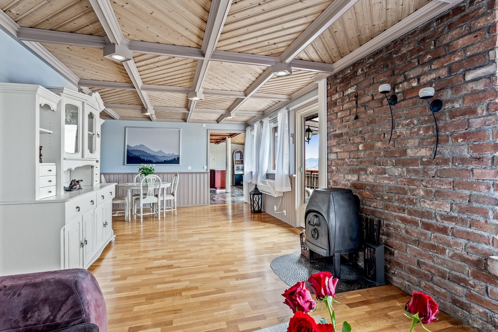 Montert vedovn i stue. Galleribilde