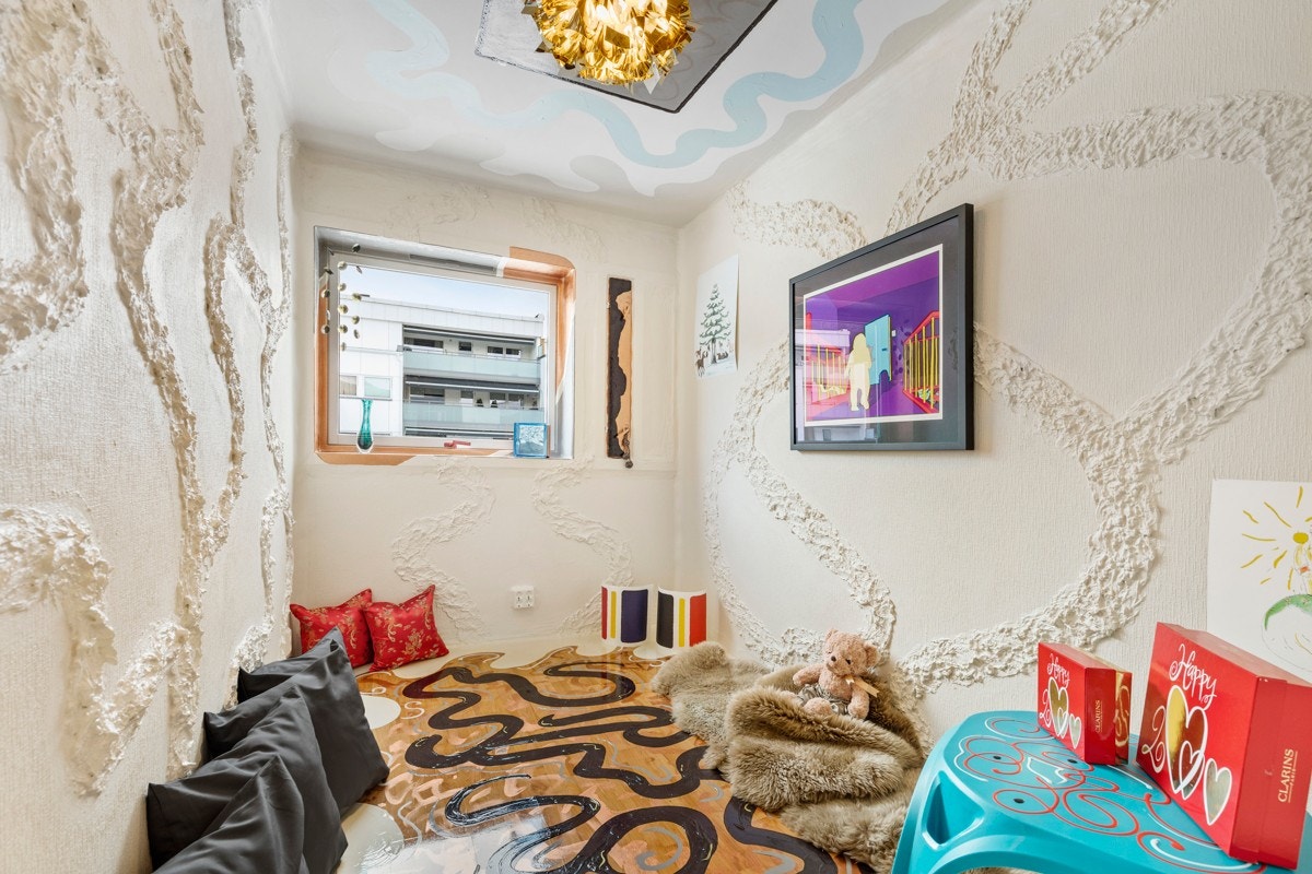 Soverom II er også av god størrelse, og det er god plass til tilhørende møblement. Galleribilde