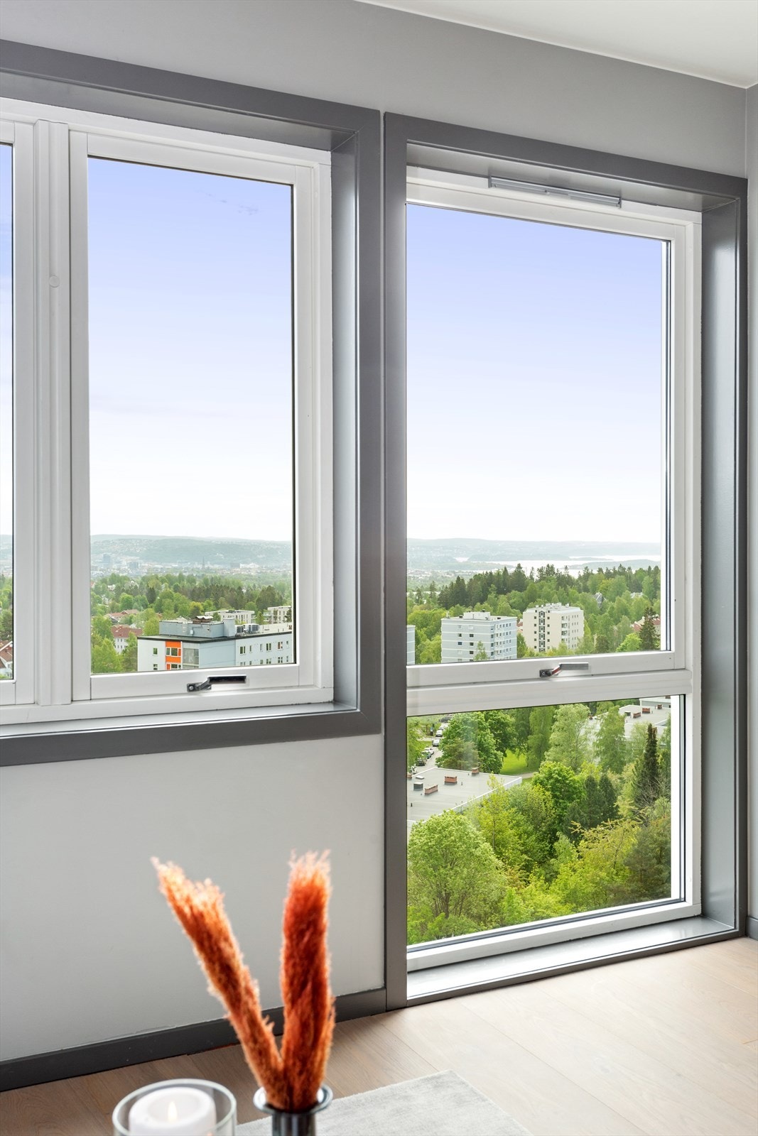 I soverom 3/tv-stuen er det også store vinduer med flott utsikt. Galleribilde