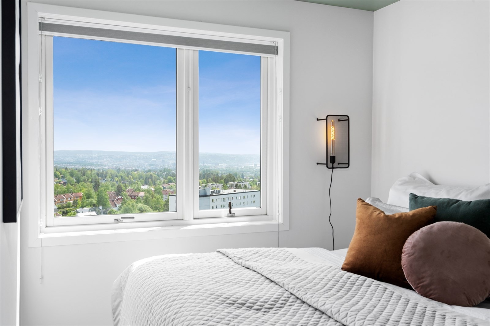 Fra hovedsoverommet er det også flott utsikt fra vinduene. Galleribilde