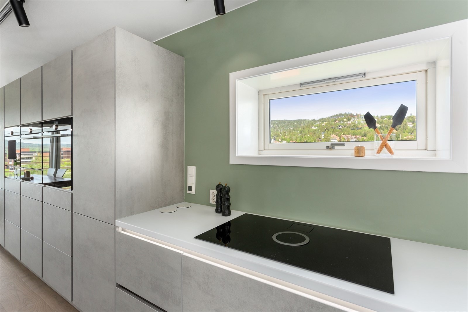 Lekker og funksjonell integrert platetopp med vifte. Galleribilde