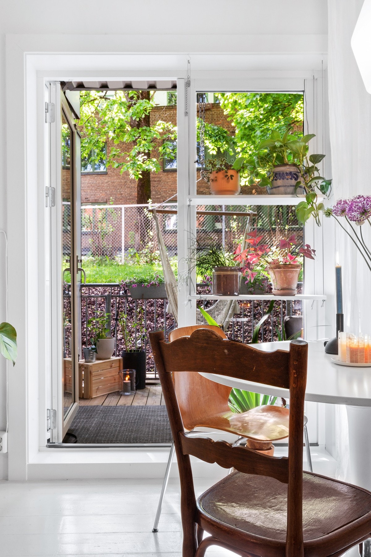 Lite innsyn til leiligheten Galleribilde