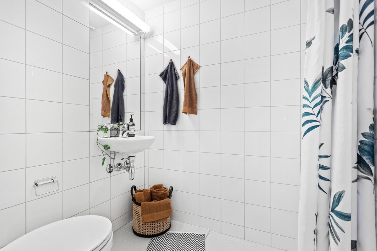 Flott flislagt bad som ble rehabilitert i regi av borettslaget i 2010 Galleribilde