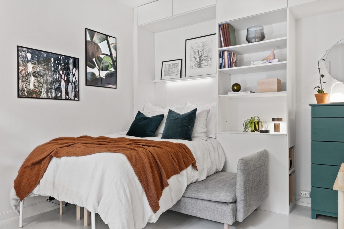 Maksimal utnyttelse av rommet med nedfellbar seng som enkelt kan legges ned og settes opp Galleribilde