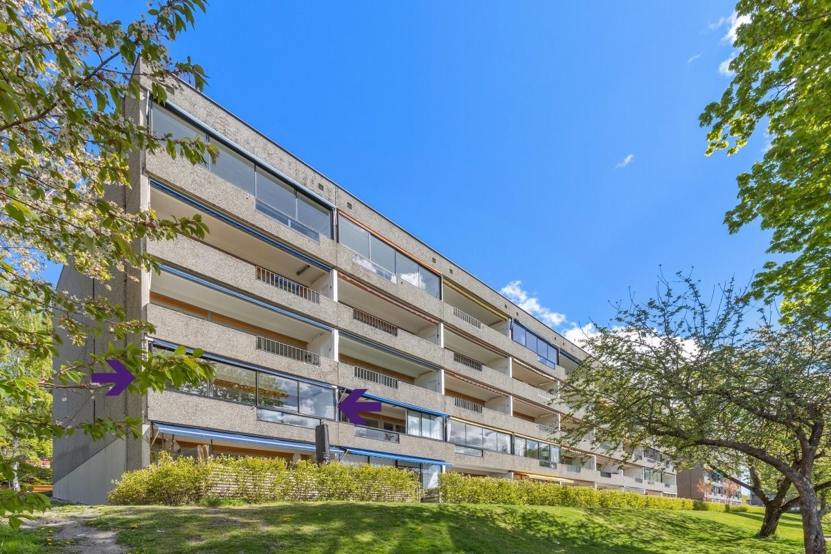 Borettslaget har pent opparbeidede fellesarealer med lekeplasser, felles grillplass, flotte gressplener, bærbusker, frukttrær, bordtennisbord m.m. Galleribilde