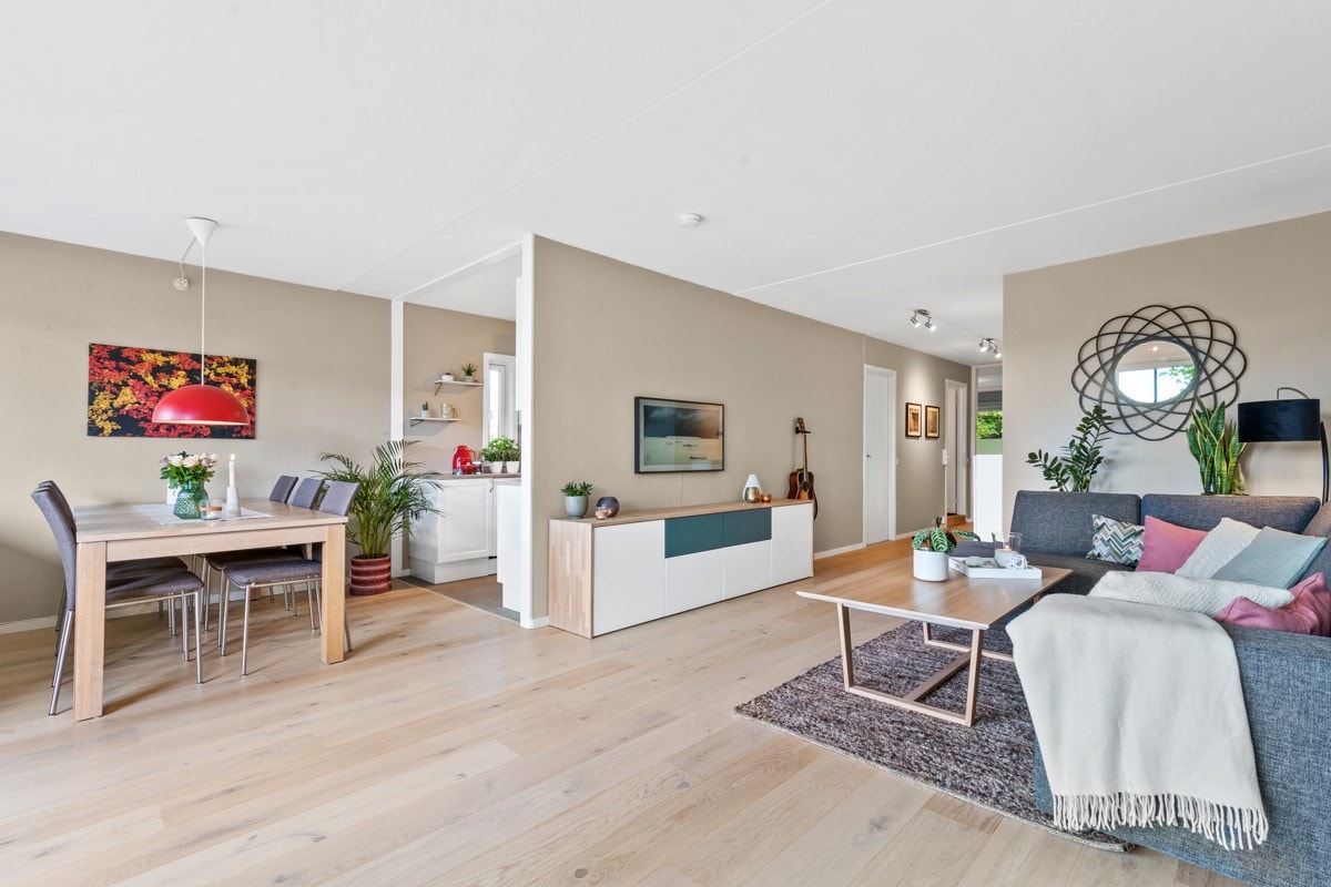 Leiligheten holder god standard med bad fra 2011 og kjøkken fra 2009, samt flere oppgraderinger utført av nåværende eiere Galleribilde