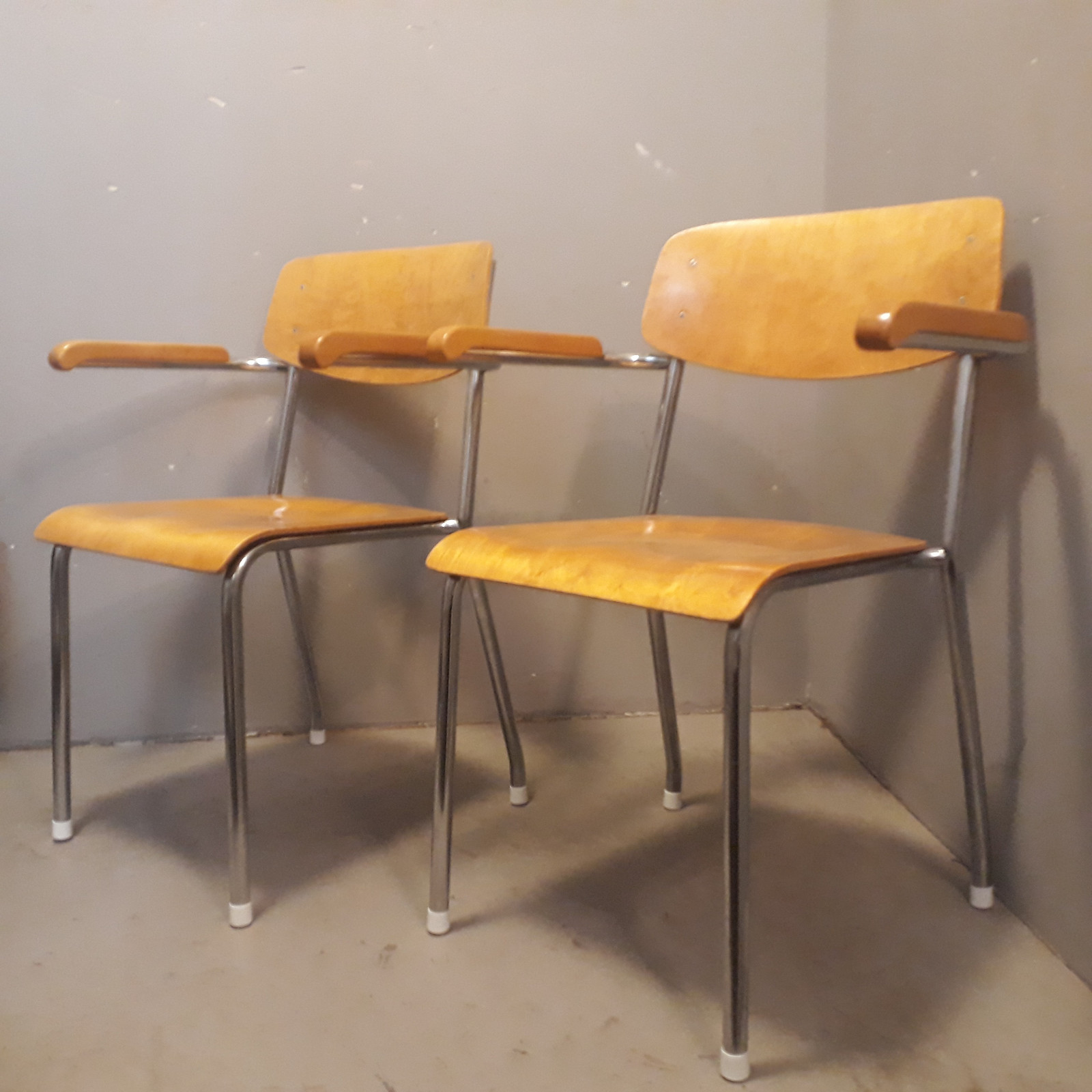1 igjen! Funkis skolestoler i bjerk og stål | FINN.no 1 igjen! Funkis skolestoler i bjerk og stål | FINN.no