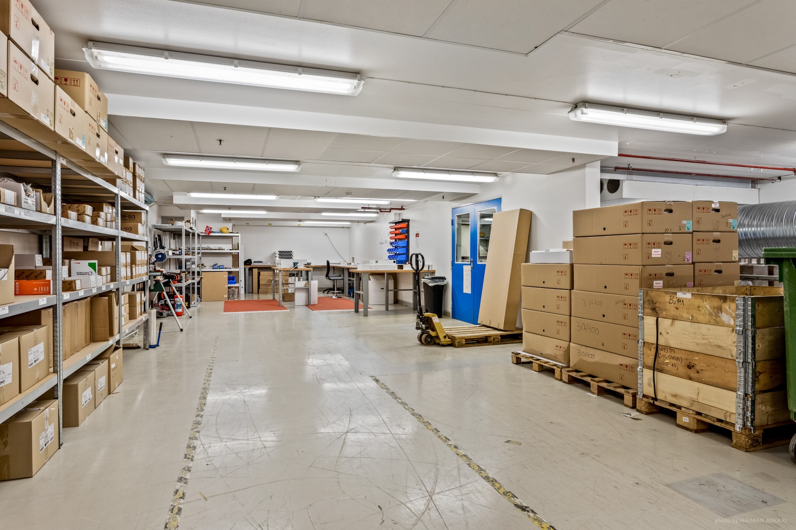 Deler av lager på mesanin Galleribilde