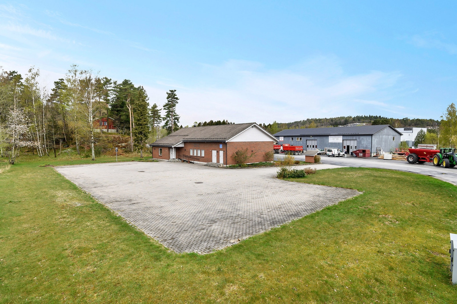 God parkeringsdekning på tomten Galleribilde