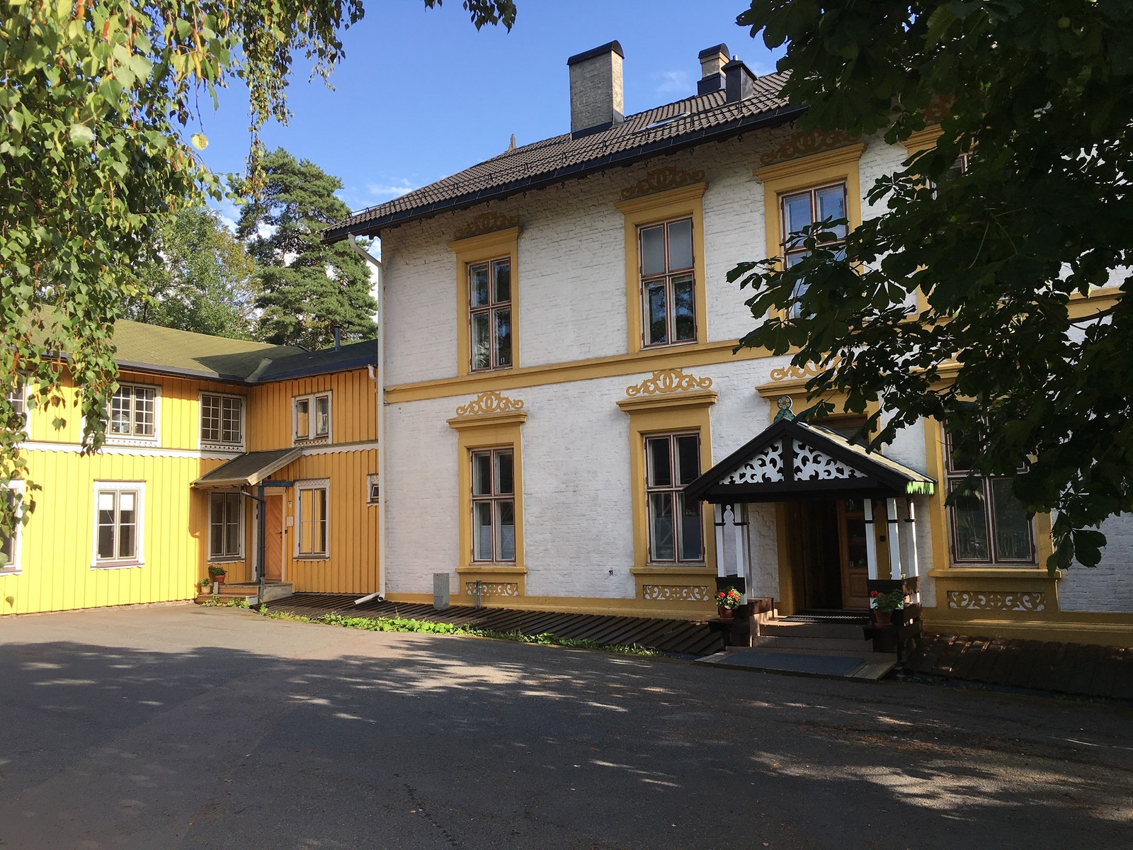 Hovedhuset. De fleste av kontorplassene er i hovedhuset. Galleribilde