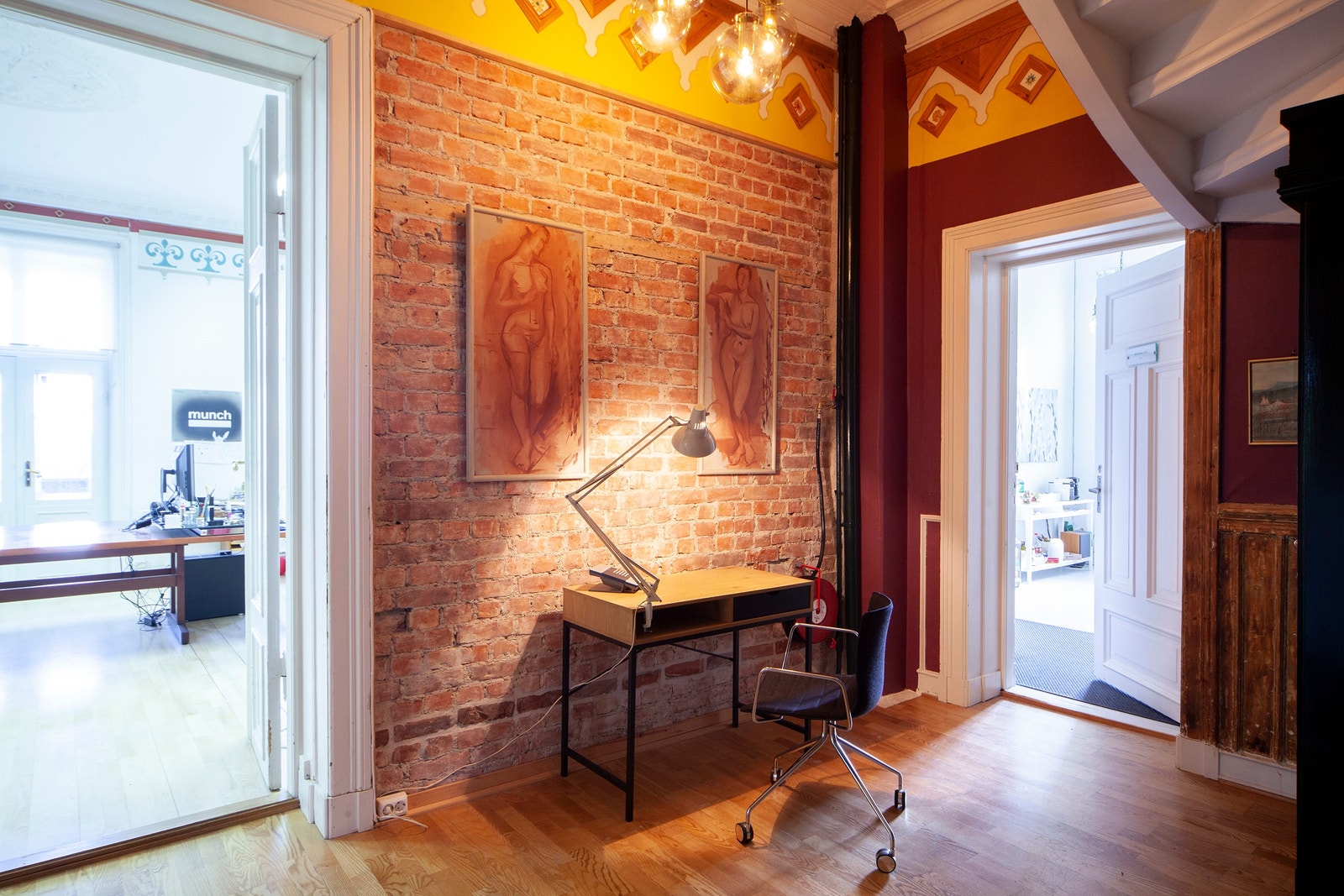 Fleksible kontorplasser gir mulighet for nye impulser om man står fast i arbeidet fra sin faste plass. Galleribilde