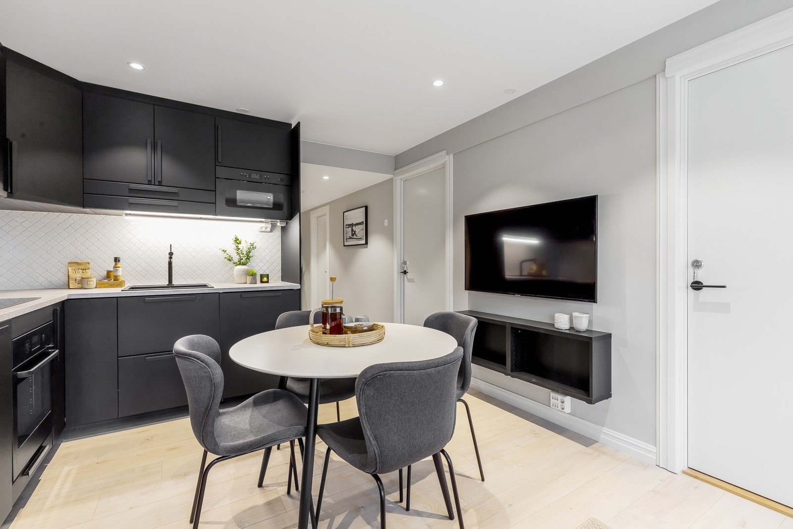 I stue er det tv på vegg Galleribilde