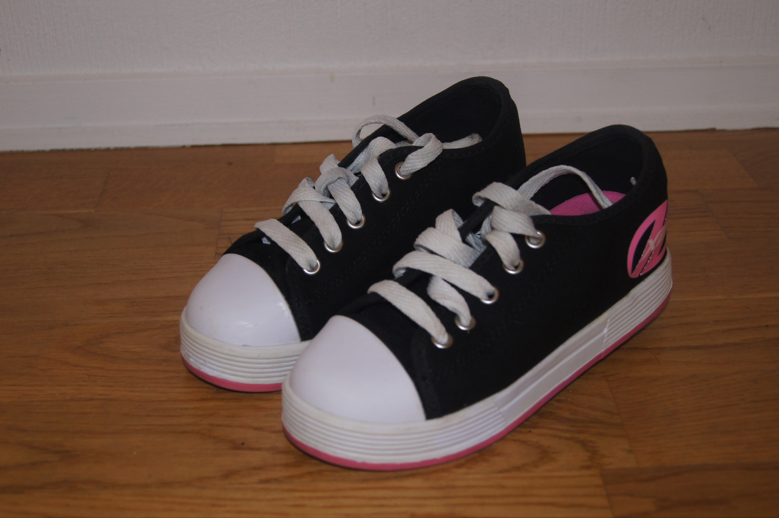 Heelys rullesko str. 33, pent brukt | FINN.no Heelys rullesko str 33 med blinkelys | FINN.no