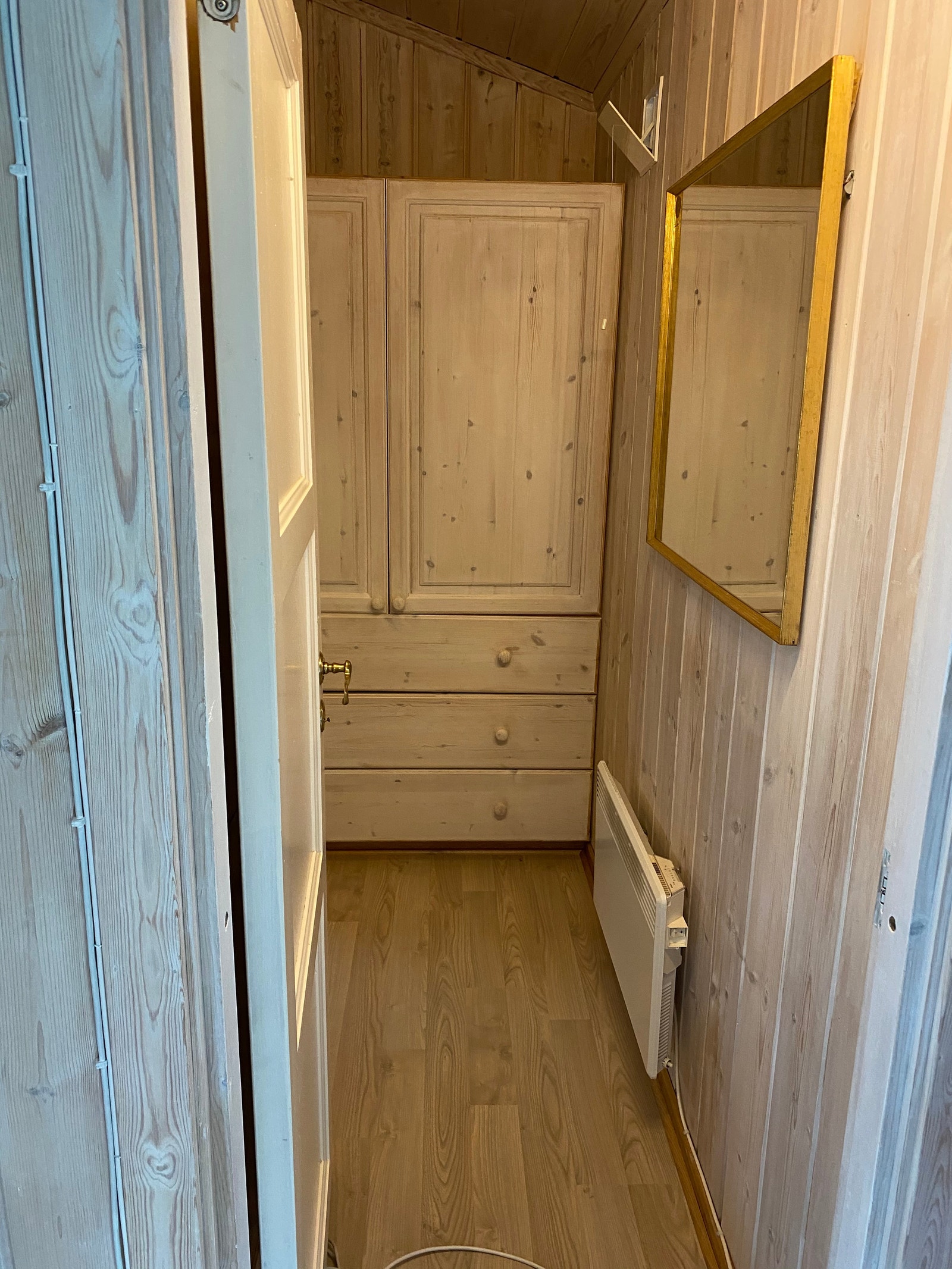 Gang og garderobe, rom før bad Galleribilde