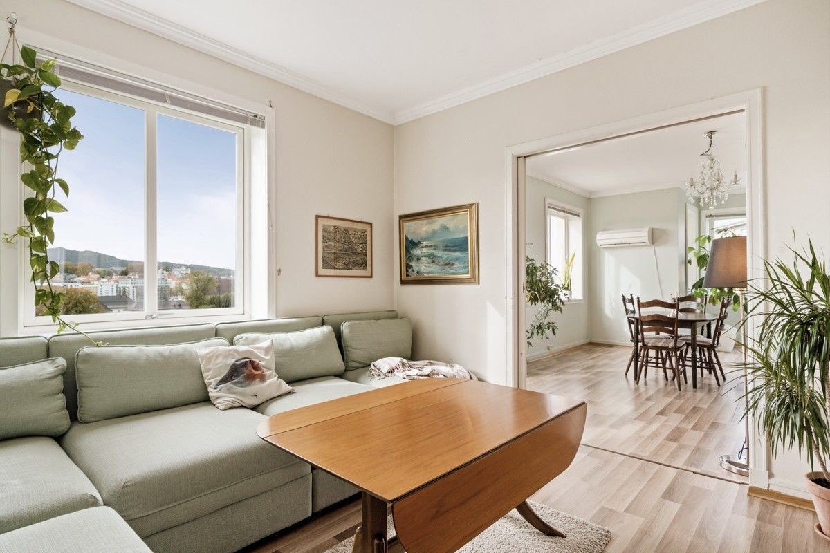 Soverom nr. 3 eller stue nr. 2. Leiligheten har blitt brukt med 3 soverom pdd. Galleribilde