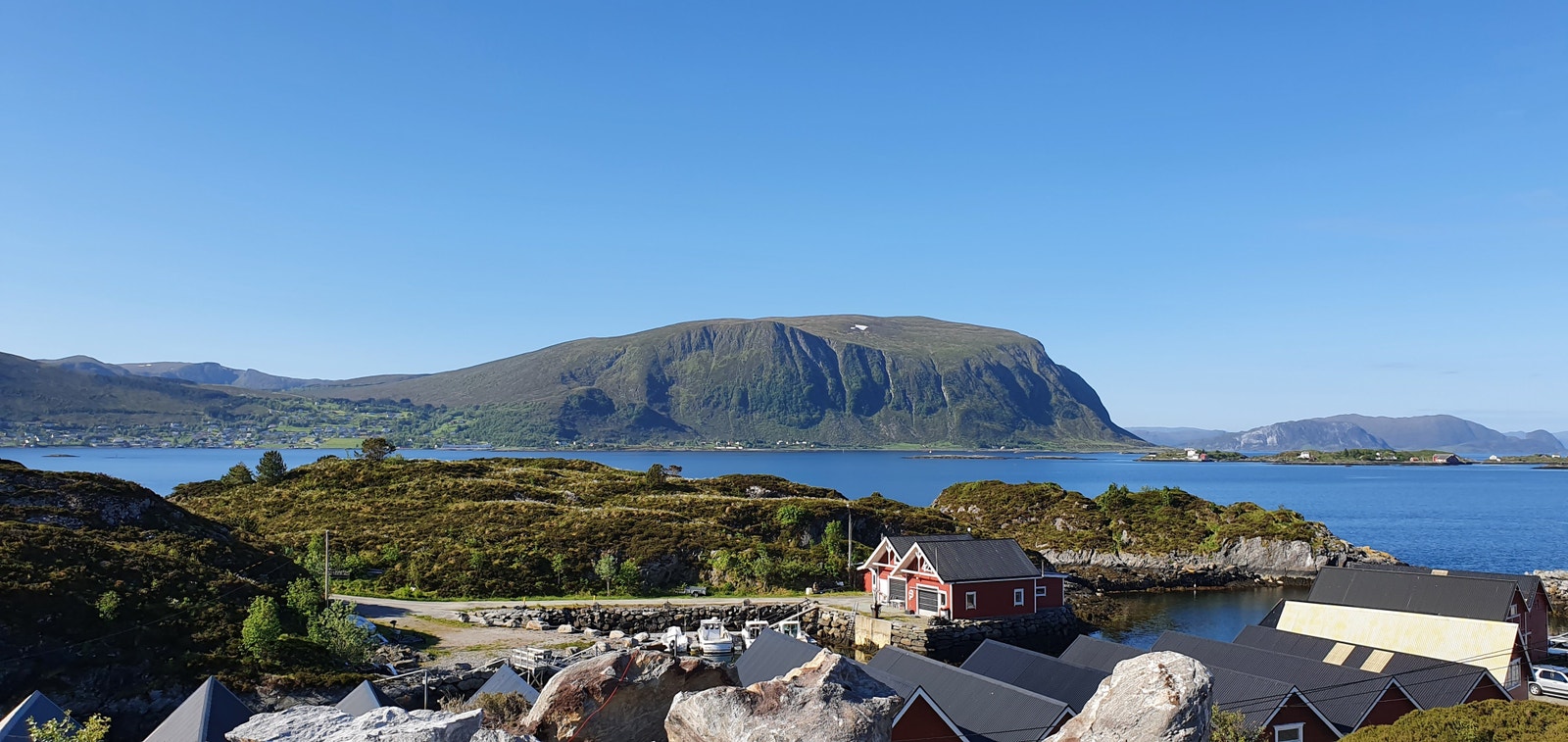 Utsikt mot sjø, sørvendt og solrikt Galleribilde