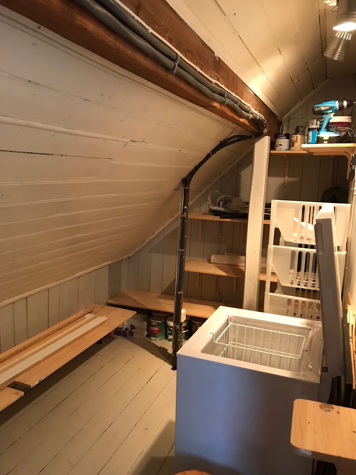 Bod/oppbevaring på loft - med fryseboks Galleribilde