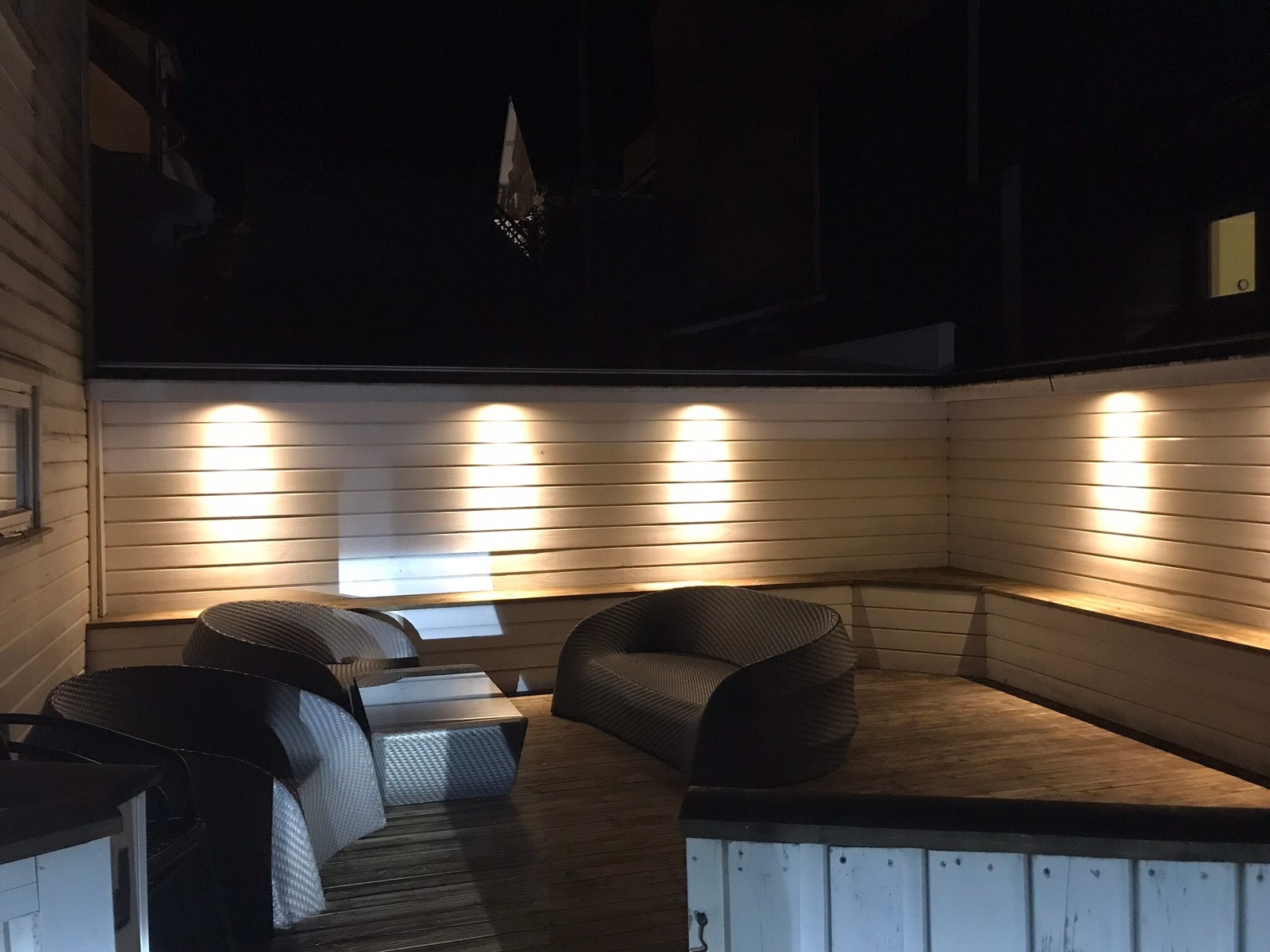 Terrasse på eiendom - felles bruk for alle beboere på tomten Galleribilde