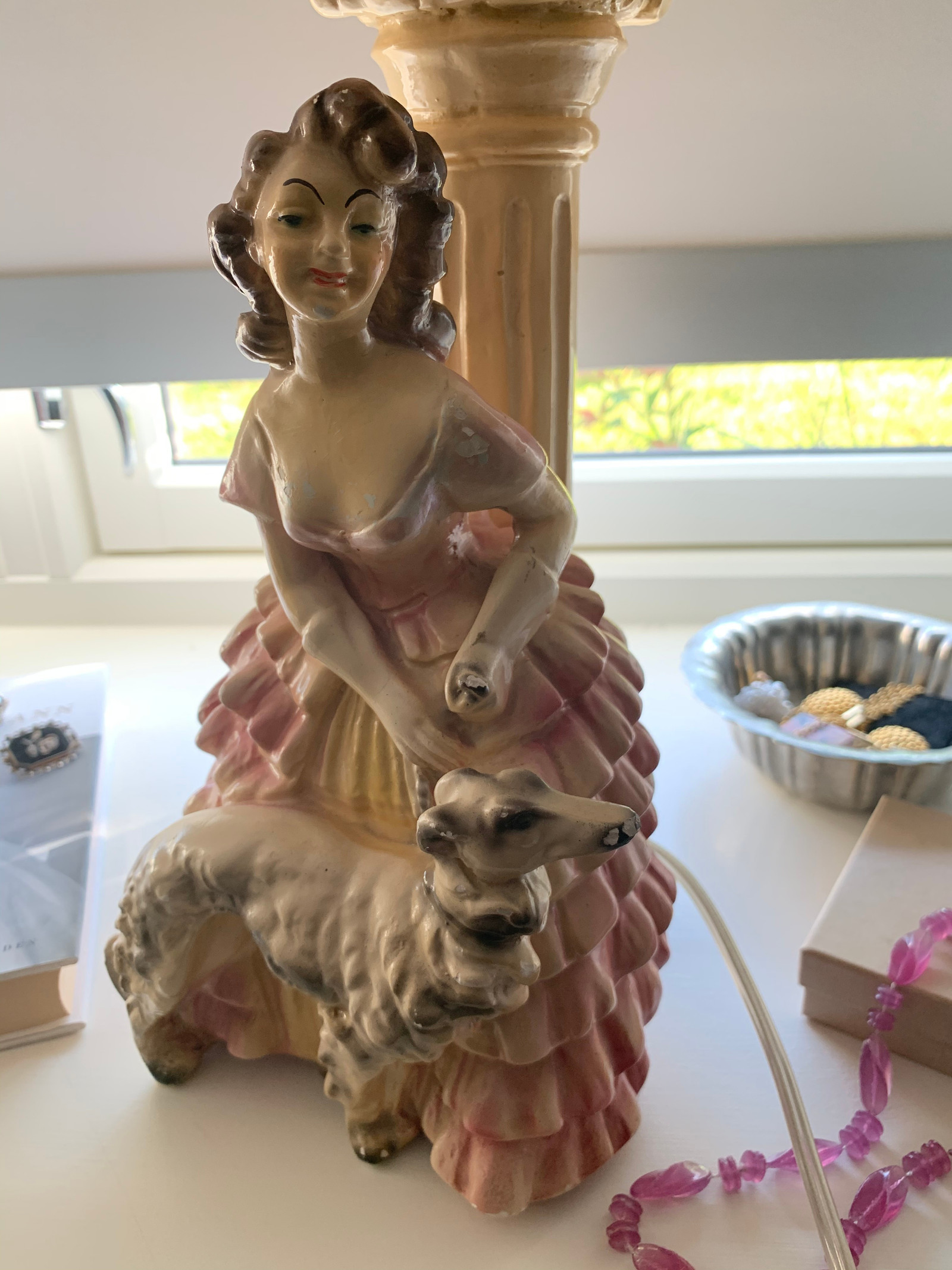 Nydelig vintage lampe, porselen, silkeskjerm, rosa, gull Nydelig vintage lampe, porselen, silkeskjerm, rosa, gull