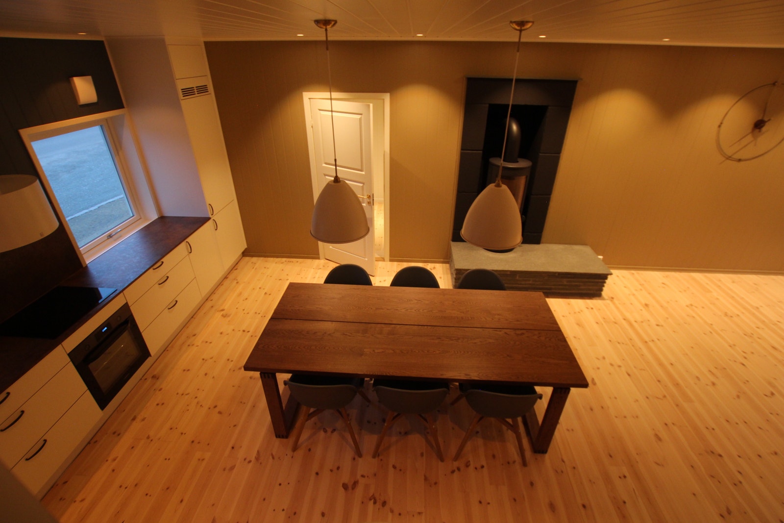 220 x 100cm spisebord / 6 sitteplasser Galleribilde