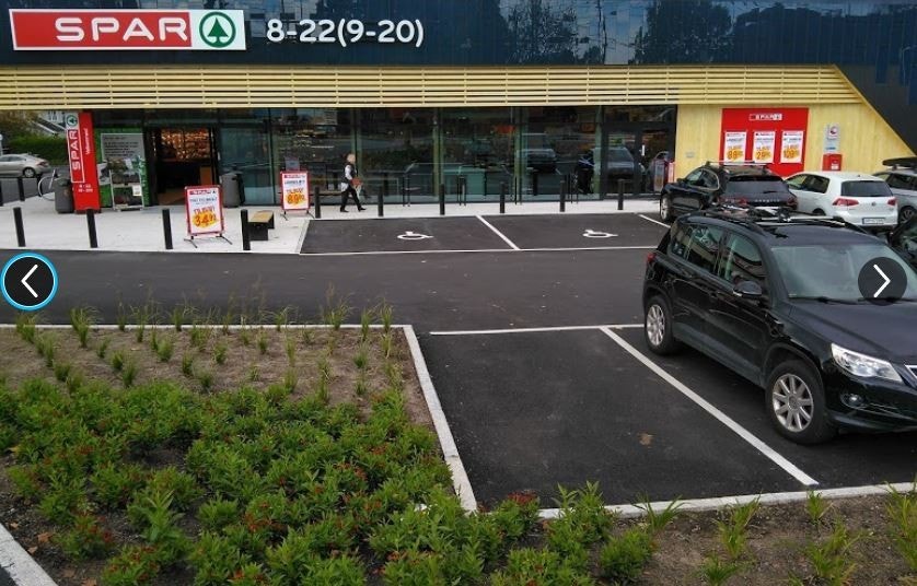 2 minutters gange til Spar Snarøya med Post i butikk + busstopp Galleribilde