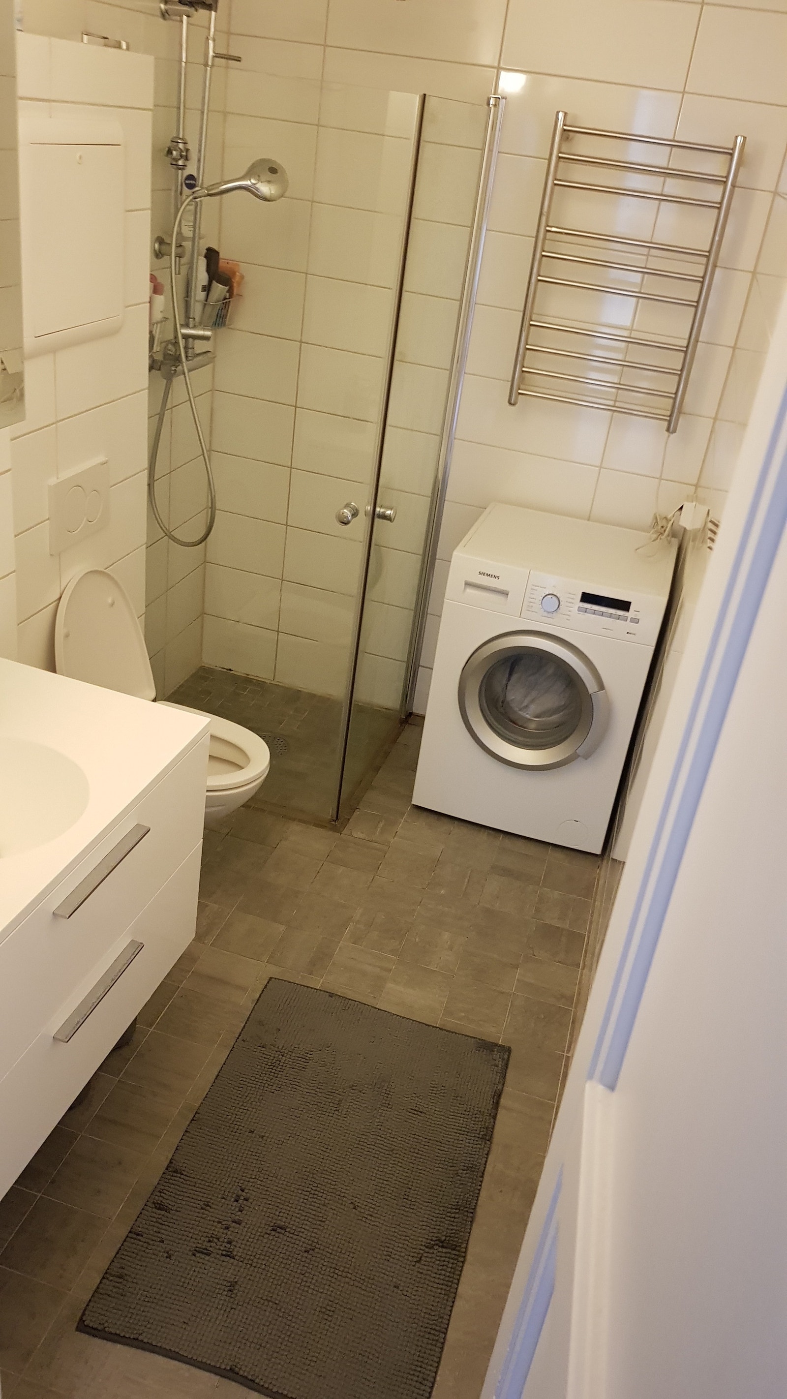Toalett m/varmekabler,vaskemaskin,dusjhjørne Galleribilde