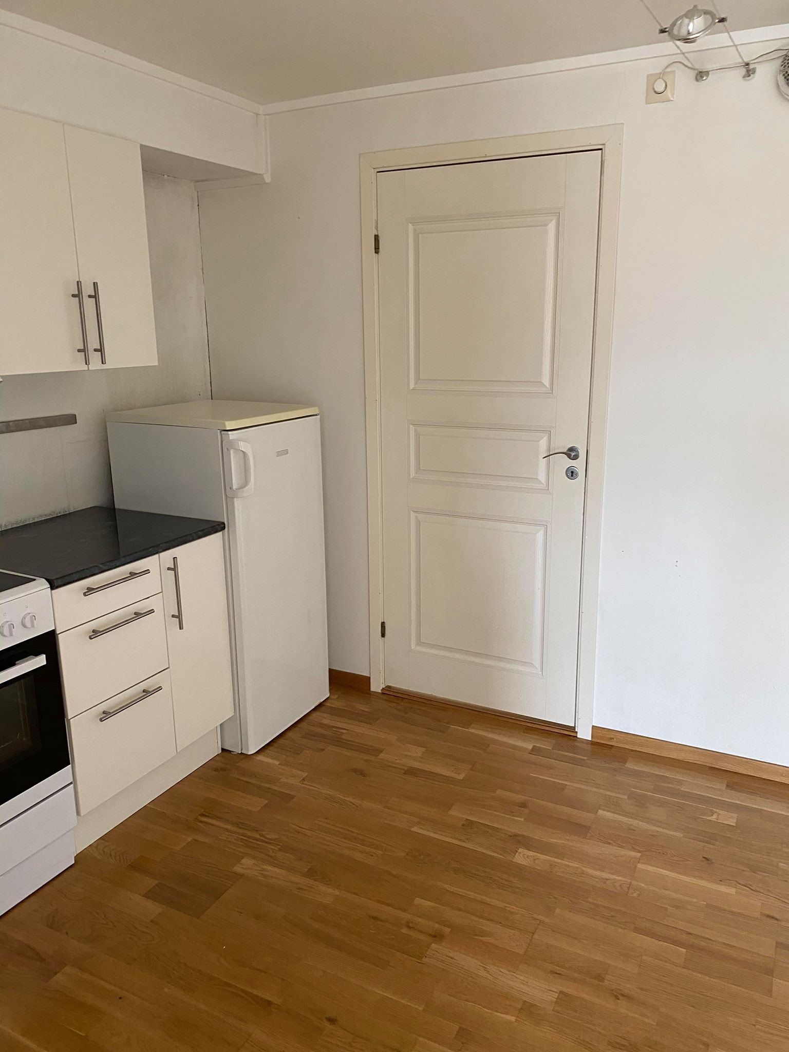 Inngang soverom fra kjøkken Galleribilde